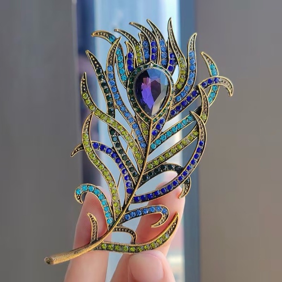 Peacock Feather Rhinestone Encrusted Brooch Modern New Gold Tone - Picture 9 of 9